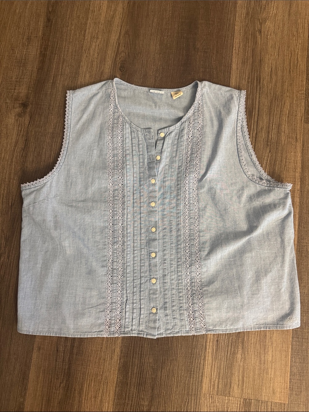 Levi's Light Blue Sleeveless Pintuck Button-Front Blouse